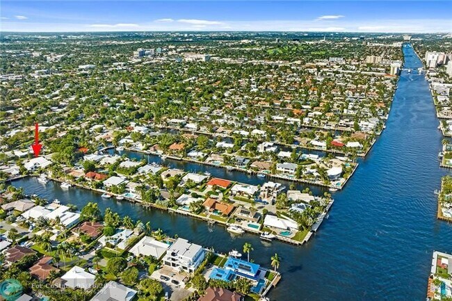 Building Photo - 2416 Bayview Dr