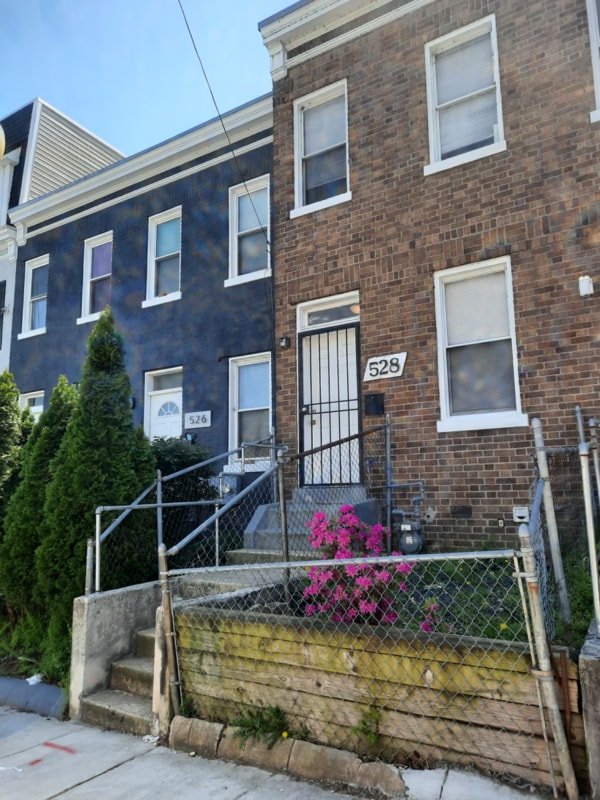 Building Photo - 530 Hobart Pl NW