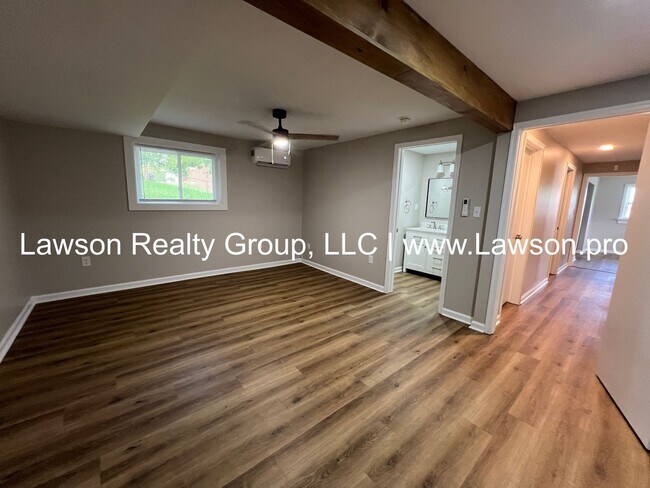 Building Photo - Five Bedroom, Updated Split Level in South...