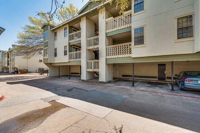 Building Photo - 9611 Walnut St