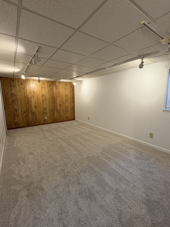 Building Photo - 230 Reed Ave