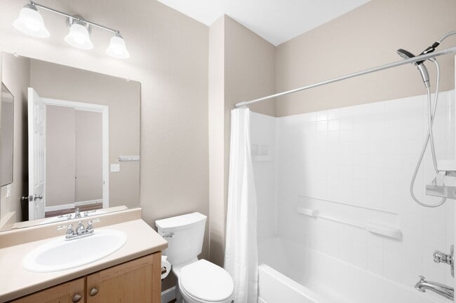 Building Photo - 3BD, 2.5BA Englewood Townhome with 2-Car Garage