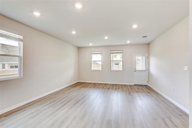 Building Photo - 133 Silverleaf Spur