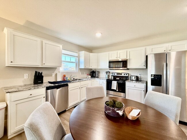 Building Photo - 232 Taylor Dr