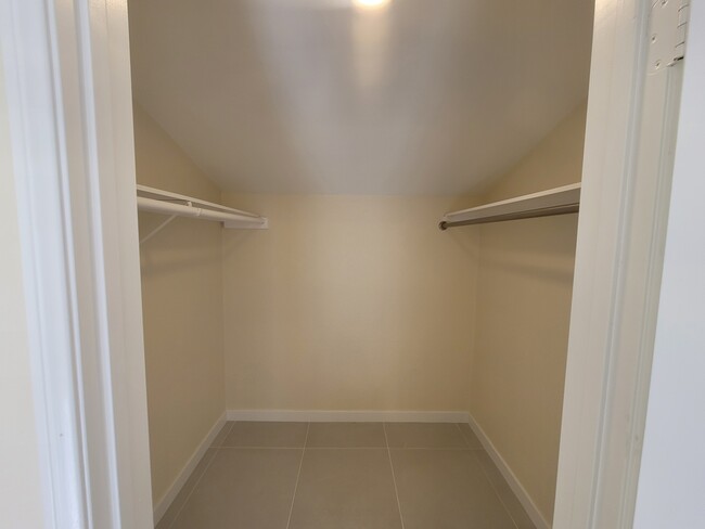 Building Photo - 462 Avenida Adobe