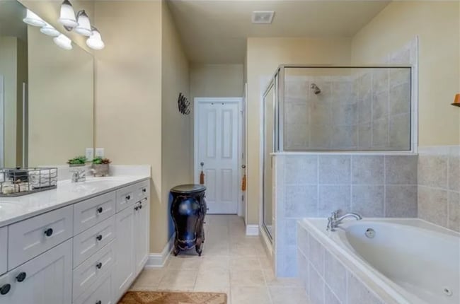 Building Photo - Bright End-Unit Townhome in Prestigious Johns Creek School District