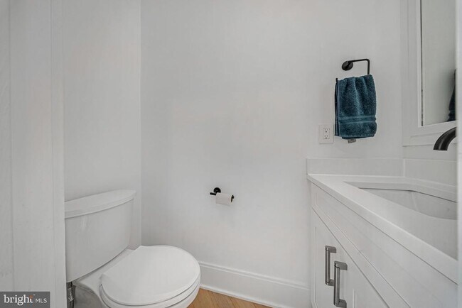 Building Photo - 1462 Chapin St NW