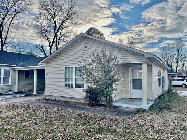 Building Photo - 1361 Davis St