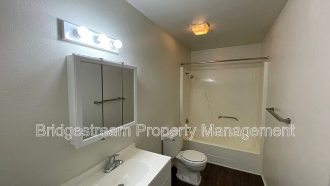 Building Photo - 1299 Sanlor Ave