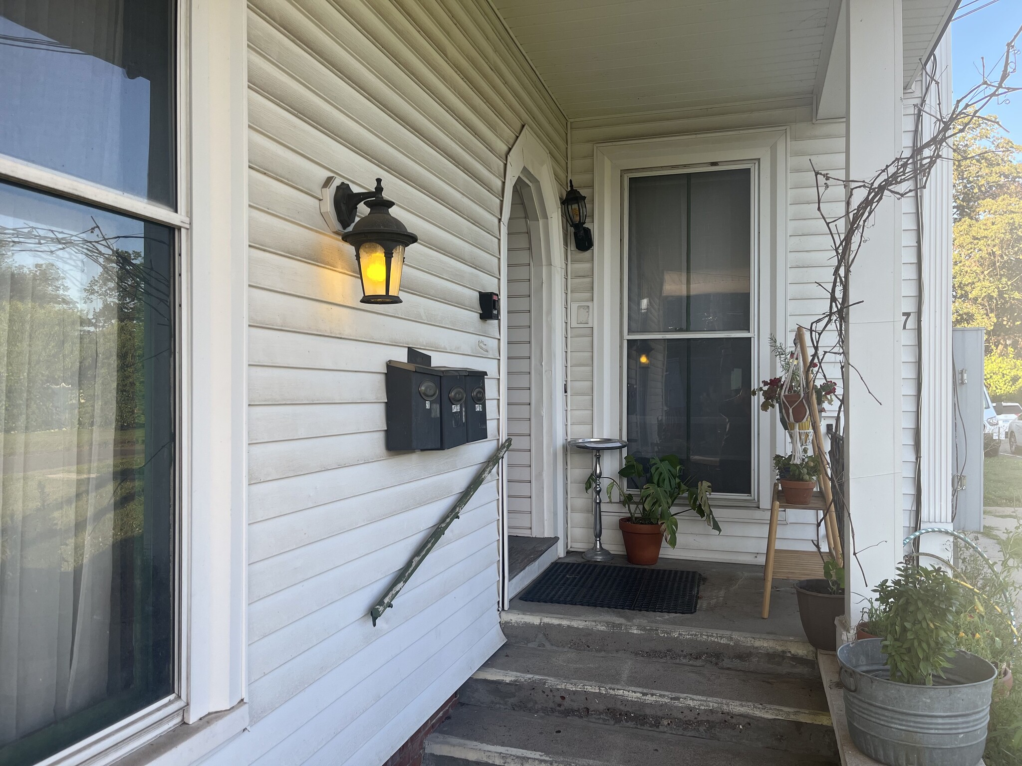 Tenant Entrance - 127 Pearl St