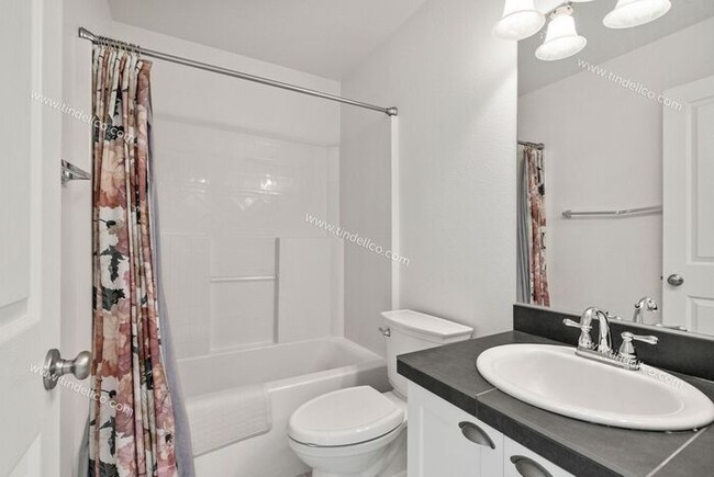 Building Photo - Picturesque 2 Bedroom 2.5 Bathroom Townhou...