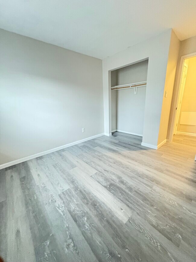 Building Photo - 813 S Grosvenor Ct