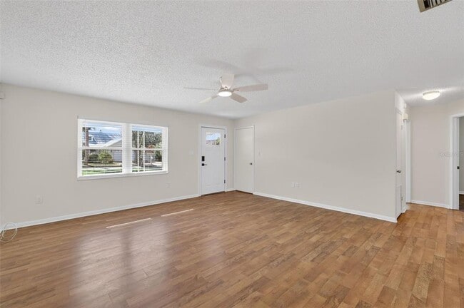 Building Photo - 423 E 10th Ave