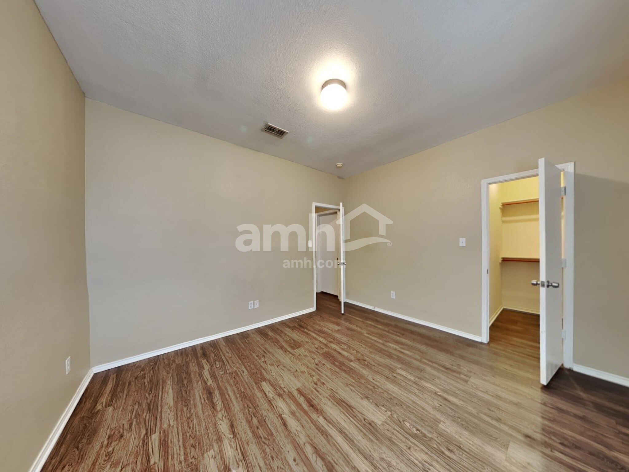 Building Photo - 8608 Rainy Lake Dr