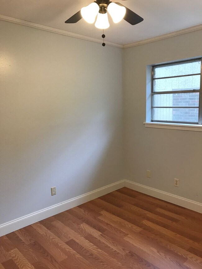 Building Photo - 9214 N Southland Park Dr