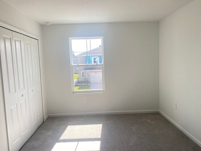 Building Photo - New 3/2.5 End Unit Townhouse!