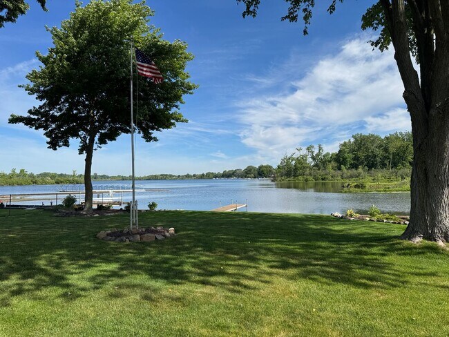 Building Photo - Lake Ponemah Home