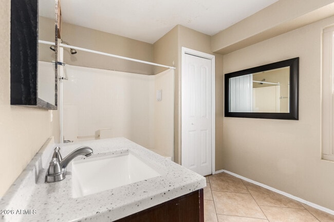 Building Photo - 2425 E Westchester Dr