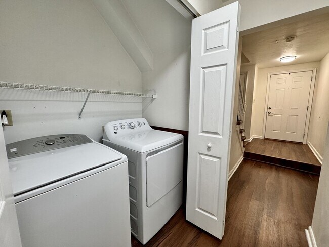 Building Photo - Glenleigh 1st-time Rental! Pet-Friendly, End-Unit Townhome, Cul-De-Sac with HUGE fenced backyard!