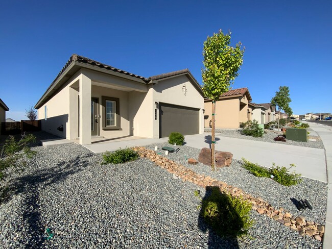 Building Photo - 3 Bedroom Single Story Home Available Near...