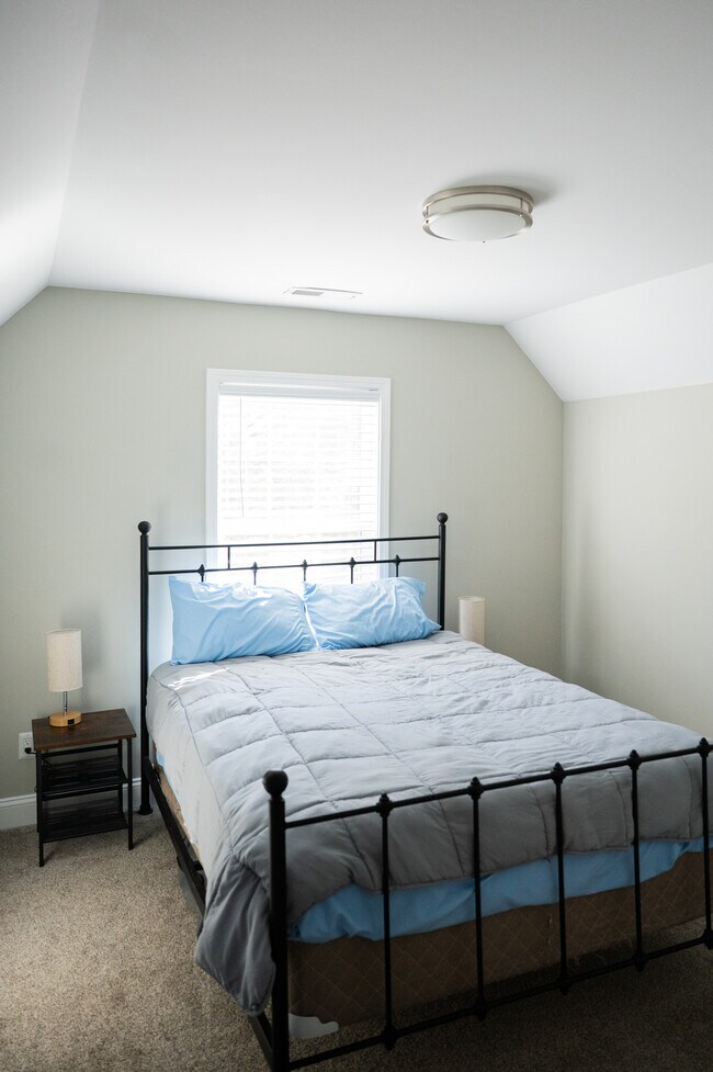 Building Photo - 2486 Griffith Rd