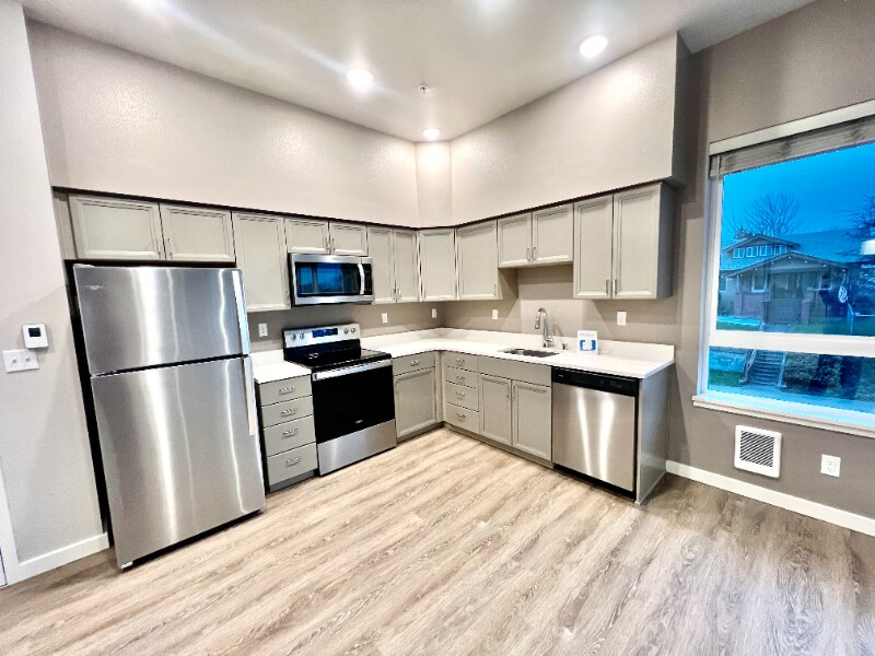 Building Photo - 2330 Yakima Ct