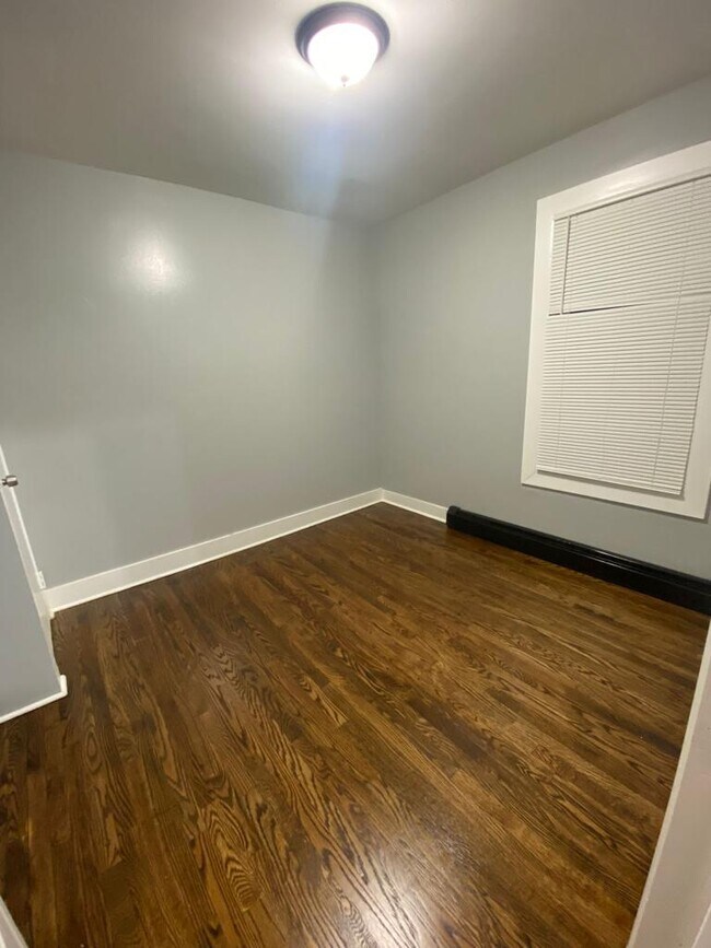 Building Photo - 51 Sassafras St