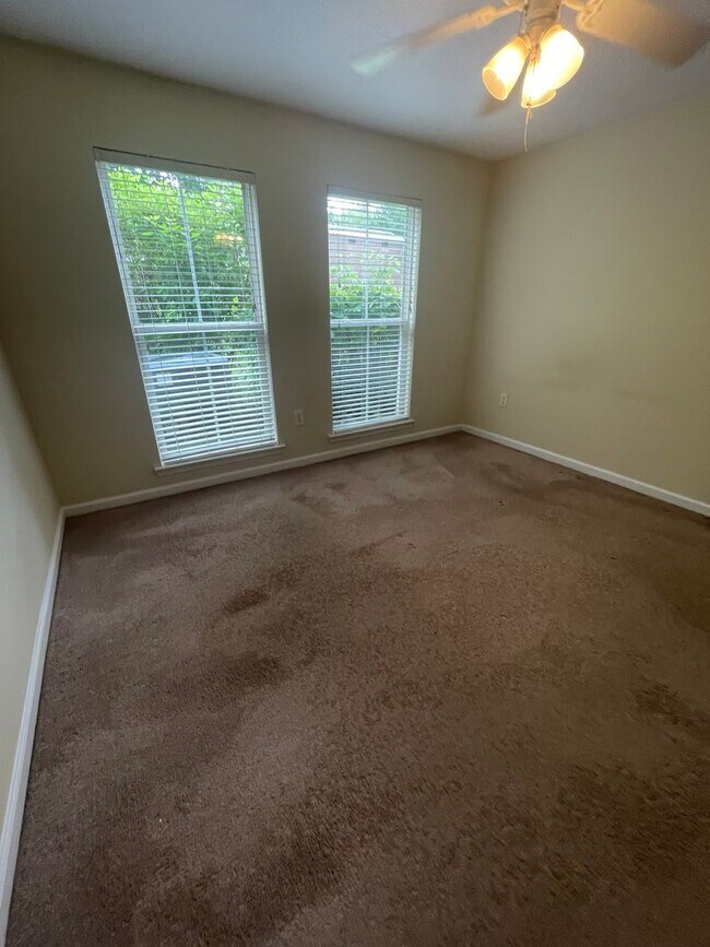 Building Photo - 14-1413 Ordonez