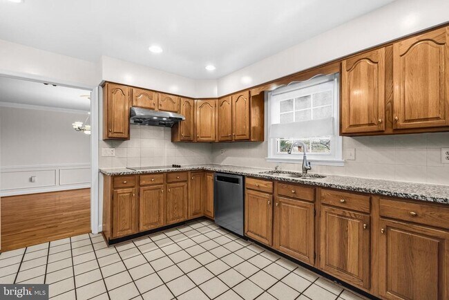 Building Photo - 7520 Royal Dominion Dr