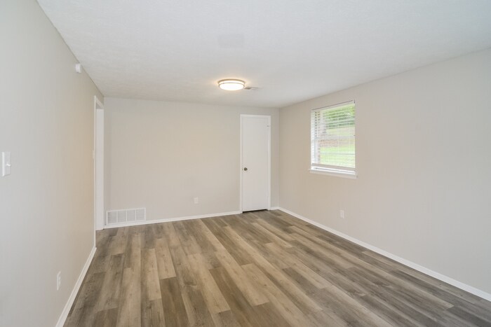 Building Photo - 126 Magnolia Dr