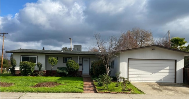 Primary Photo - 2 Rooms Available in Spacious 4-Bedroom Ho...