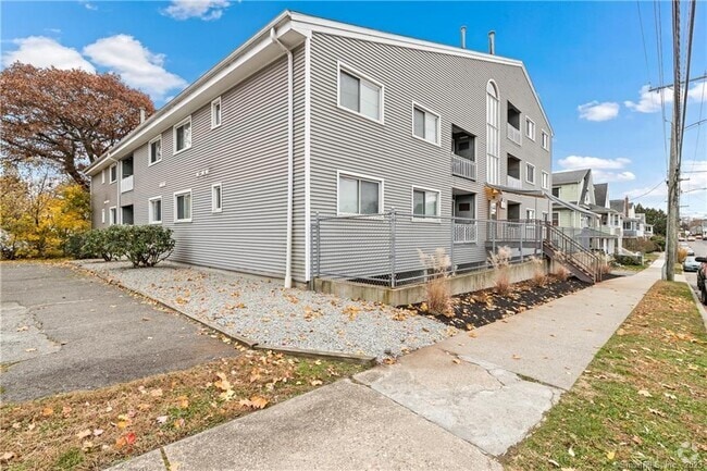 Building Photo - 132 Bennett St