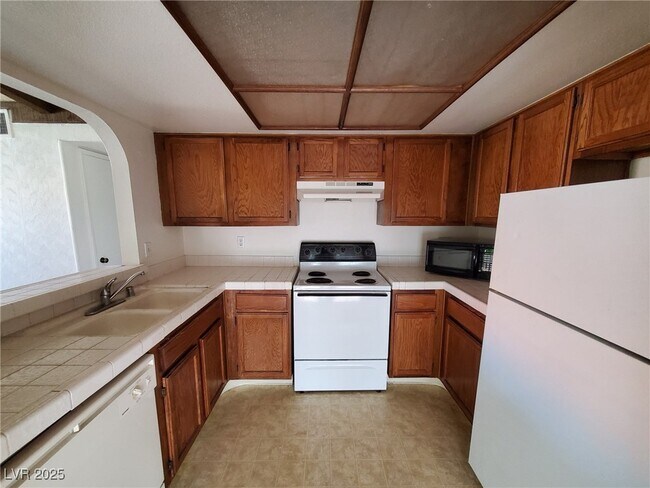 Building Photo - 6125 W Oakey Blvd