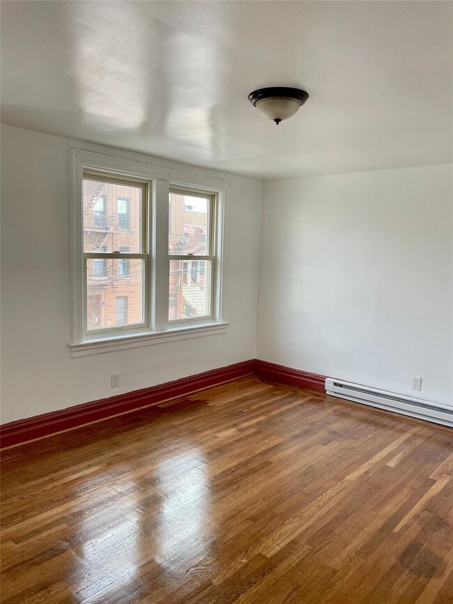 Building Photo - 2565 Radcliff Ave