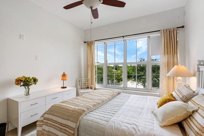 Building Photo - 3960 N Flagler Dr