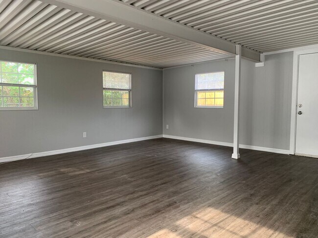 Building Photo - Modest 3BR/2BA home in Northeast Gulfport