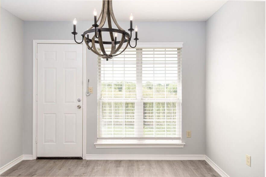 Building Photo - College Station home with stalls and arena on site!