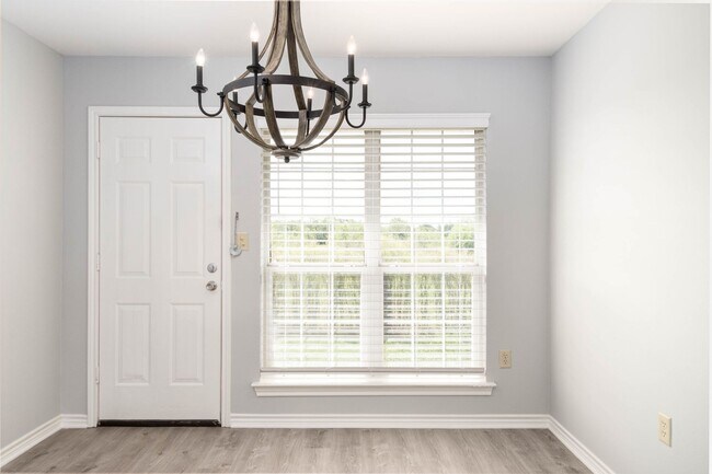 Building Photo - College Station home with stalls and arena on site!