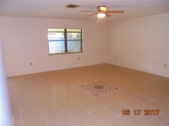 Building Photo - 902 Plum Tree Ln