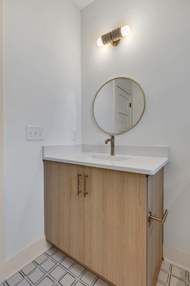 Building Photo - 660 Vernon Ave