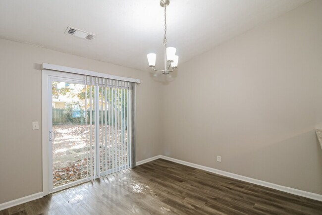 Building Photo - 1394 Luther Way