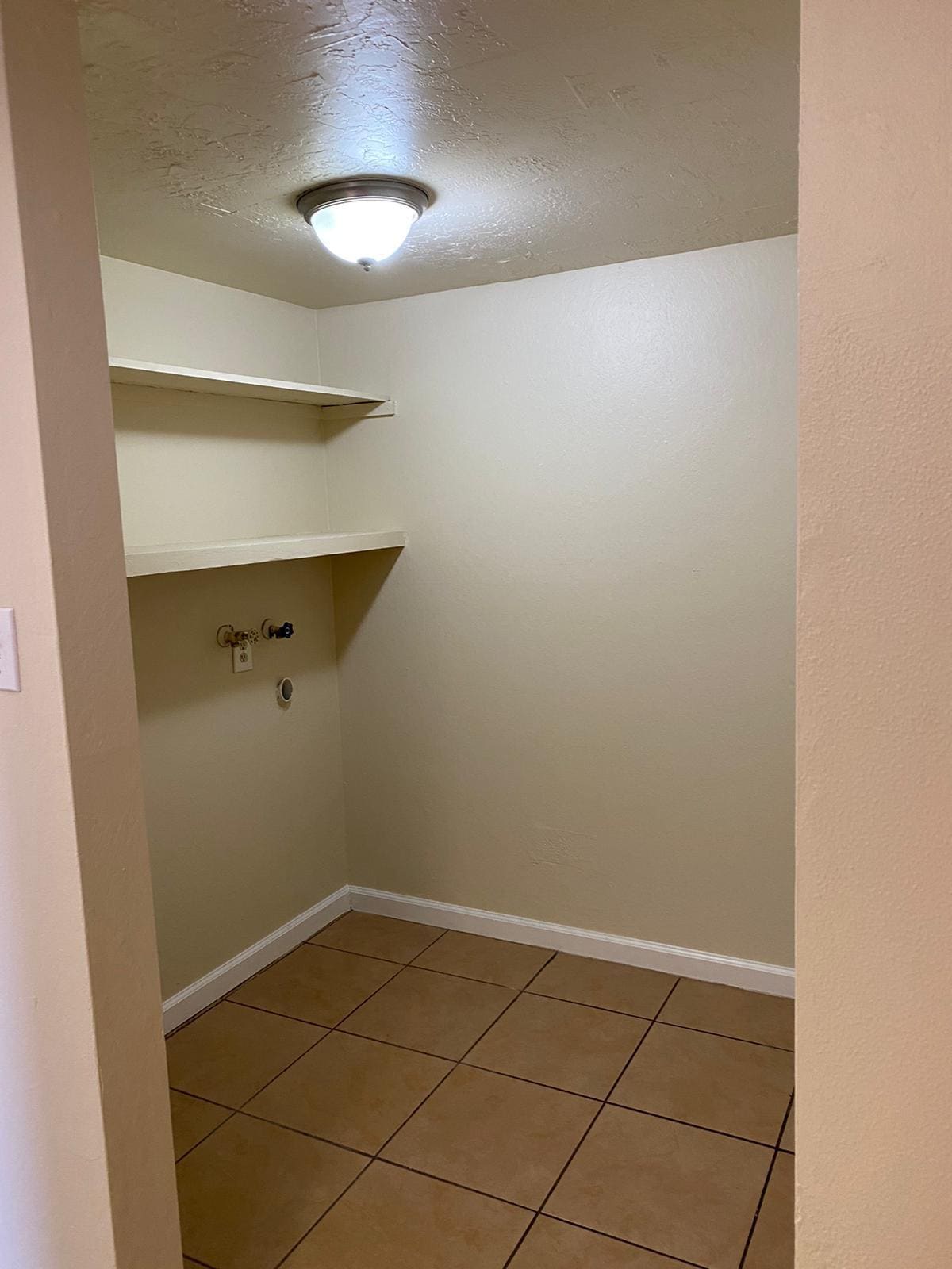 Washer/Dryer hookup - 4223 Weymouth Ln