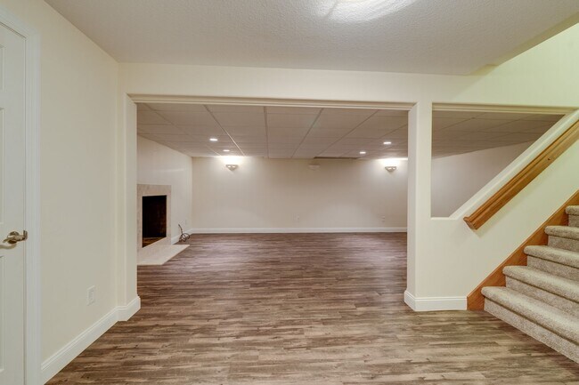 Building Photo - 4 bed 2 full bath 2 half bath home in Lambertville with finished basement for rent!