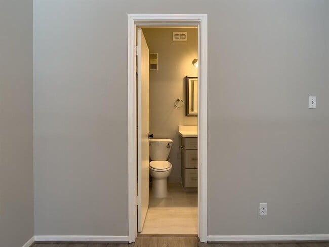 Building Photo - 6500 Harbor Town Dr