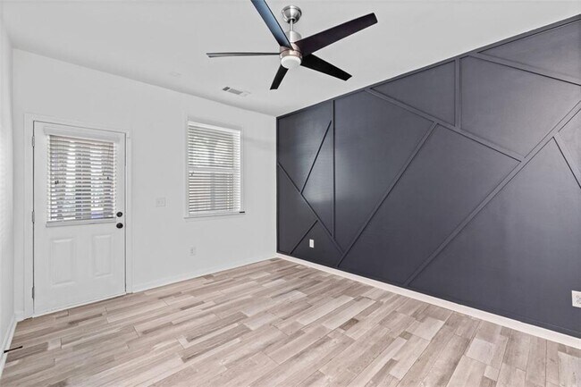 Building Photo - 4228 Laurel Creek Ct SE