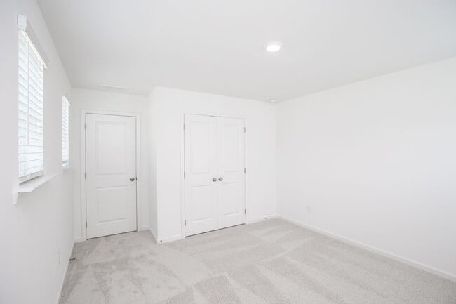 Building Photo - 101 Goshawk St