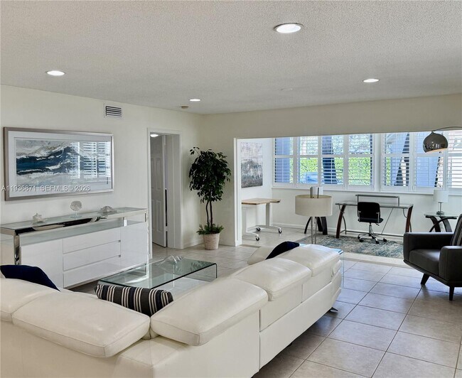 Building Photo - 4161 S US Hwy 1