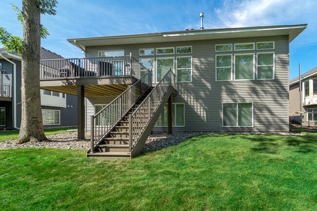 Building Photo - 5145 Ranchview Ln N