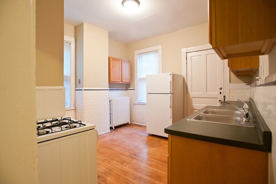 Building Photo - 2216 E Ivanhoe Pl