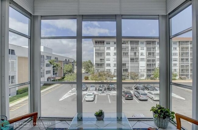 Building Photo - 3020 NE 16th Ave